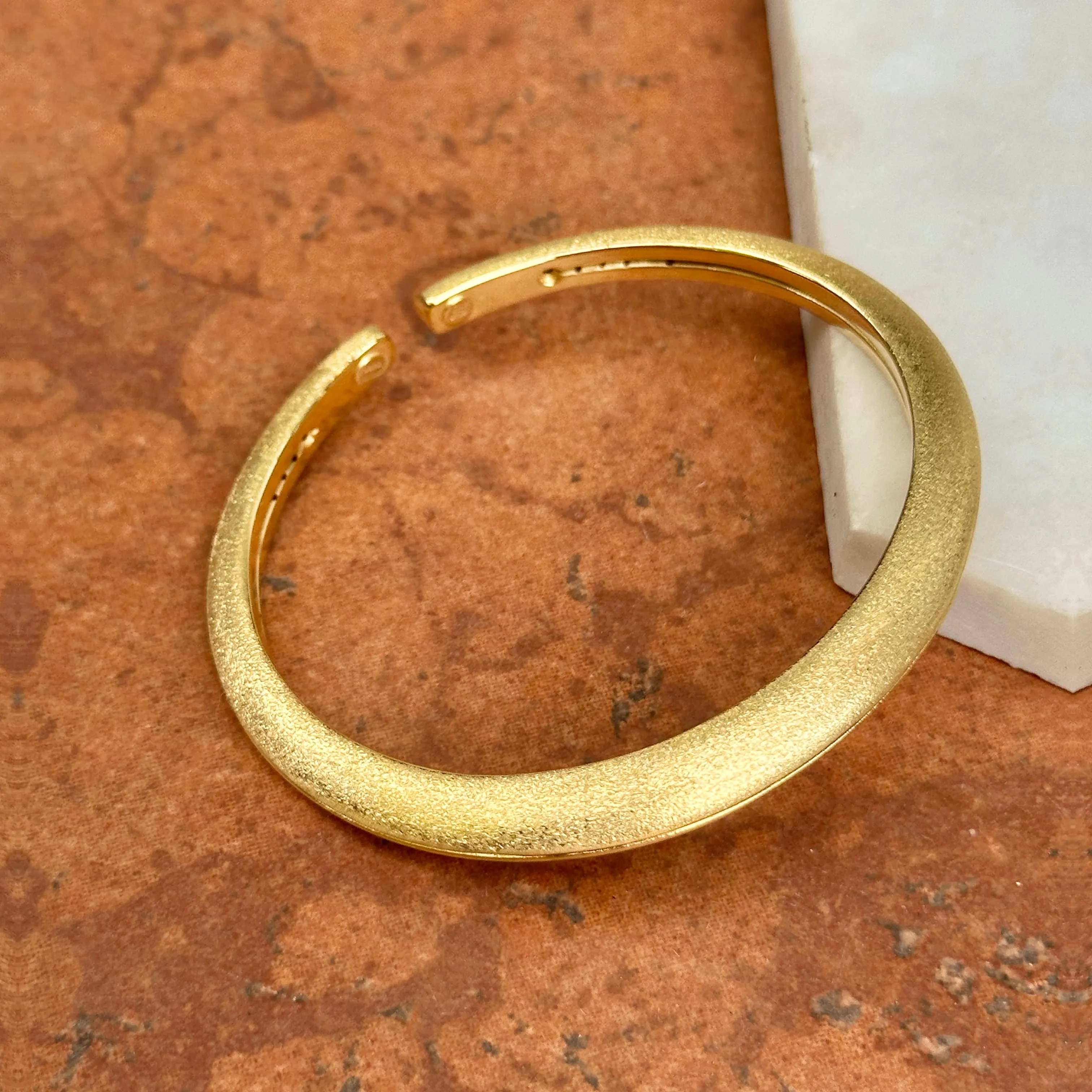 14KT Yellow Gold Knife-Edge Matte   Polished Finish Bangle Bracelet