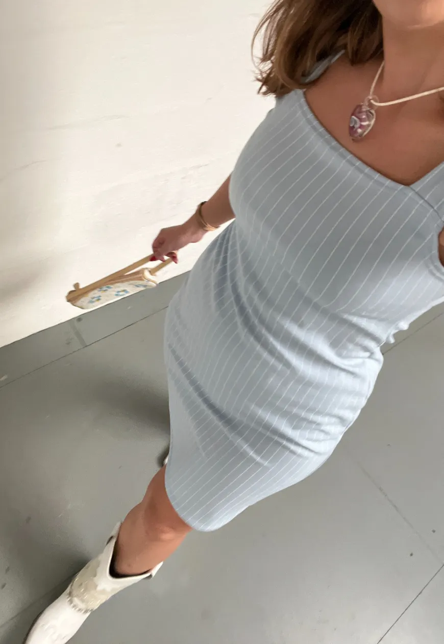 BLUE PINSTRIPE SPLIT SHORT DRESS