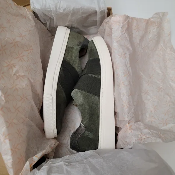 COMFORTIVA Tamyra Slip-On Suede Sneaker