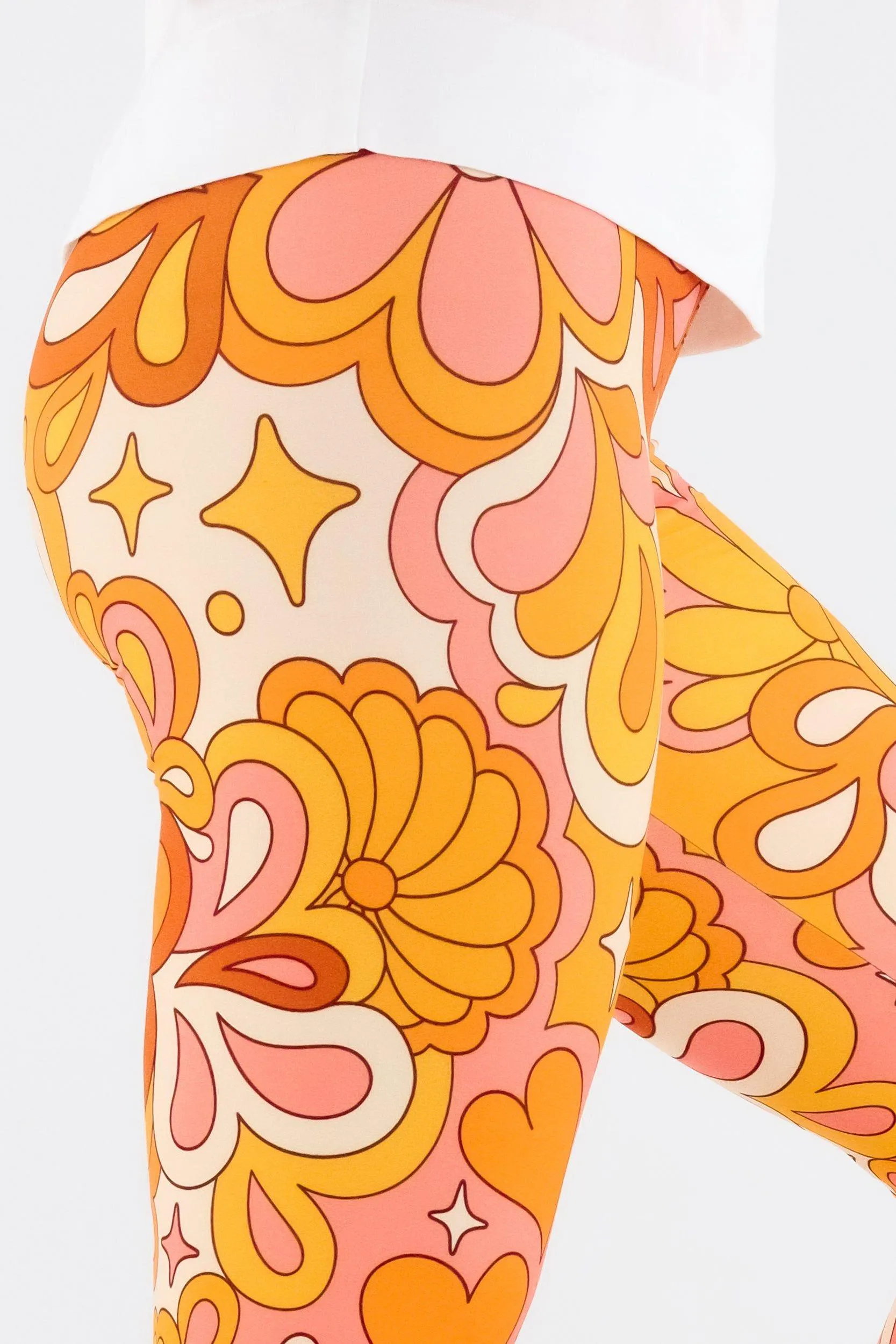 Groovy Love - Casual Capri Leggings