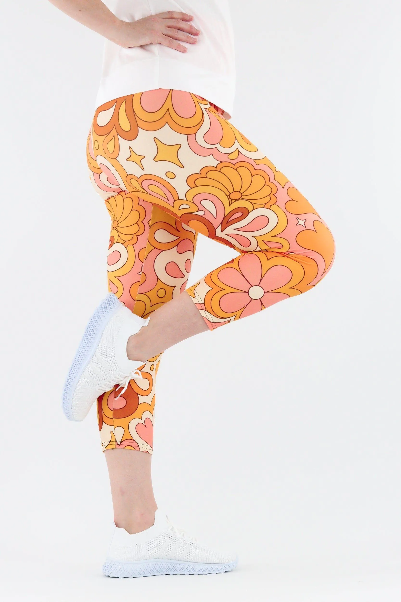 Groovy Love - Casual Capri Leggings