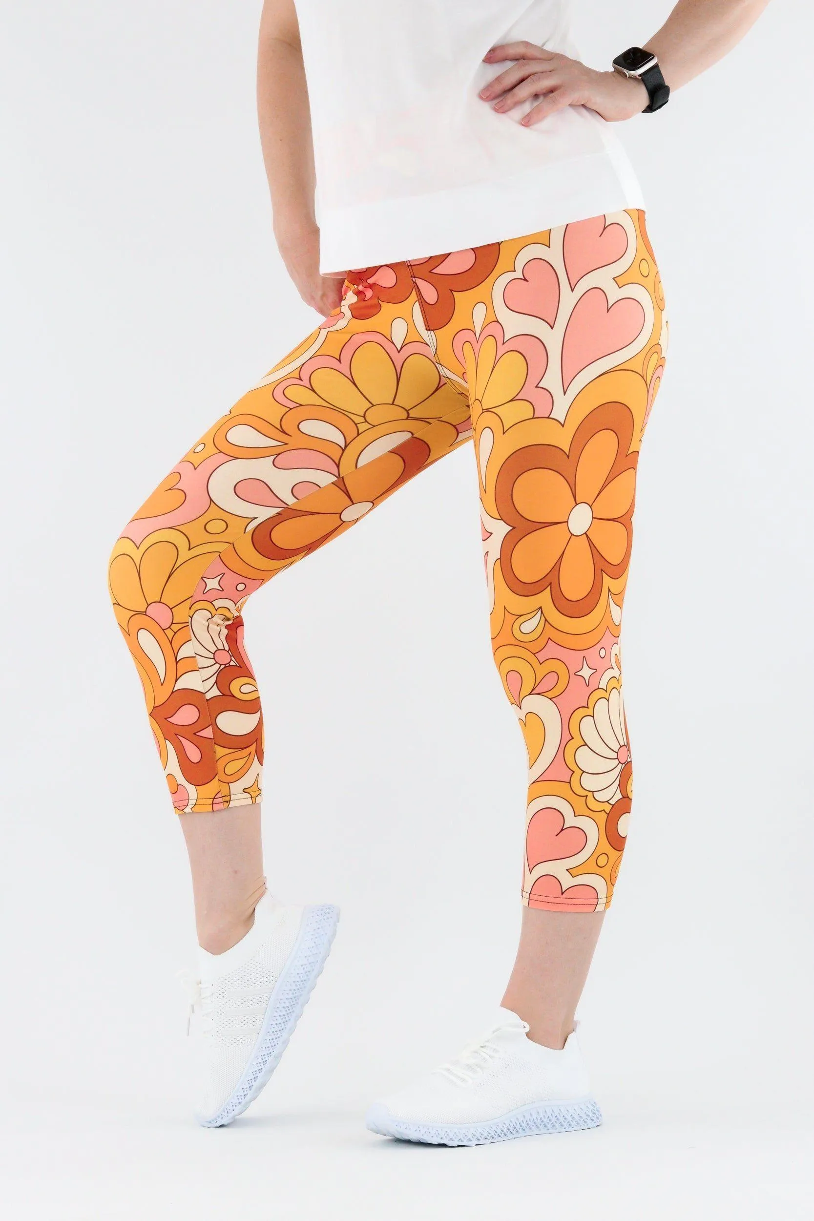 Groovy Love - Casual Capri Leggings