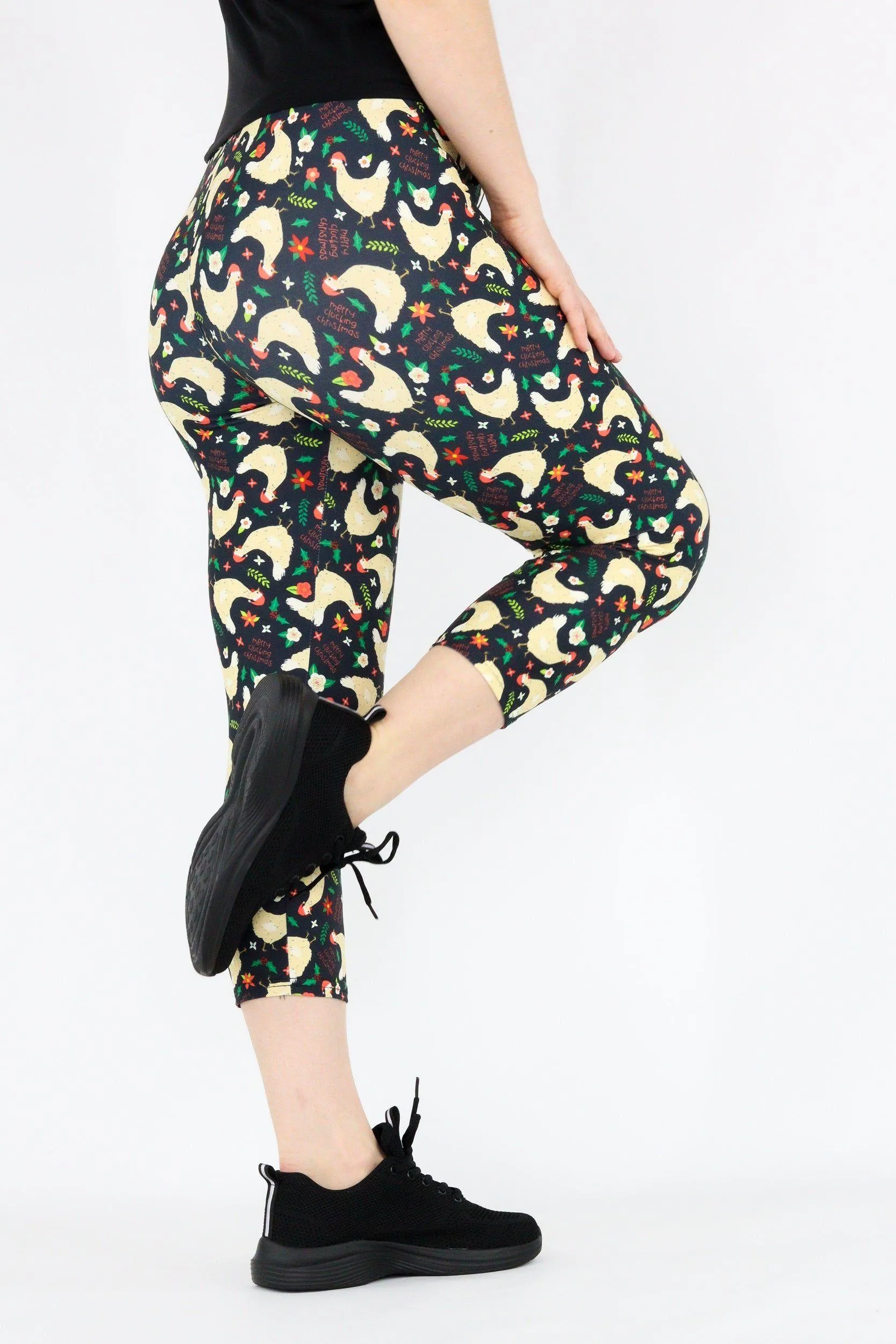 Merry Clucking Christmas - Casual Capri Leggings