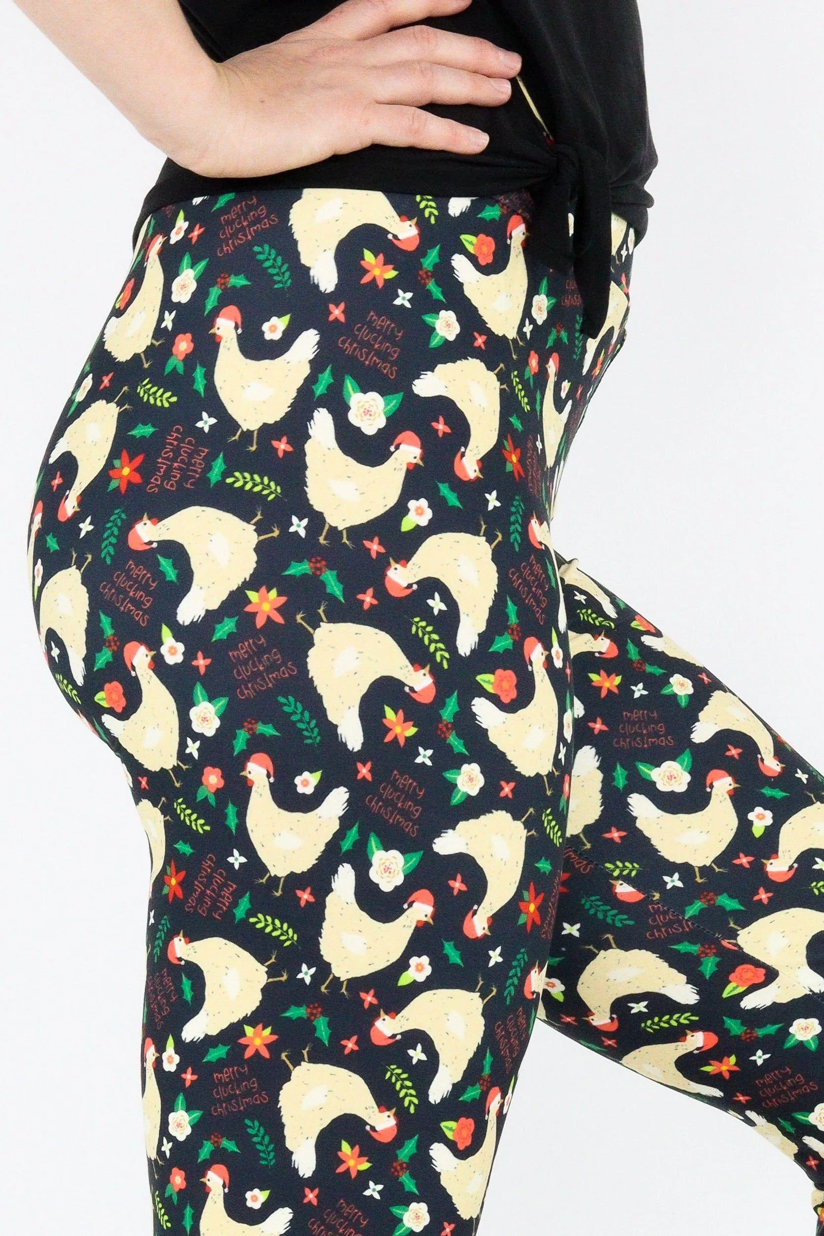 Merry Clucking Christmas - Casual Capri Leggings