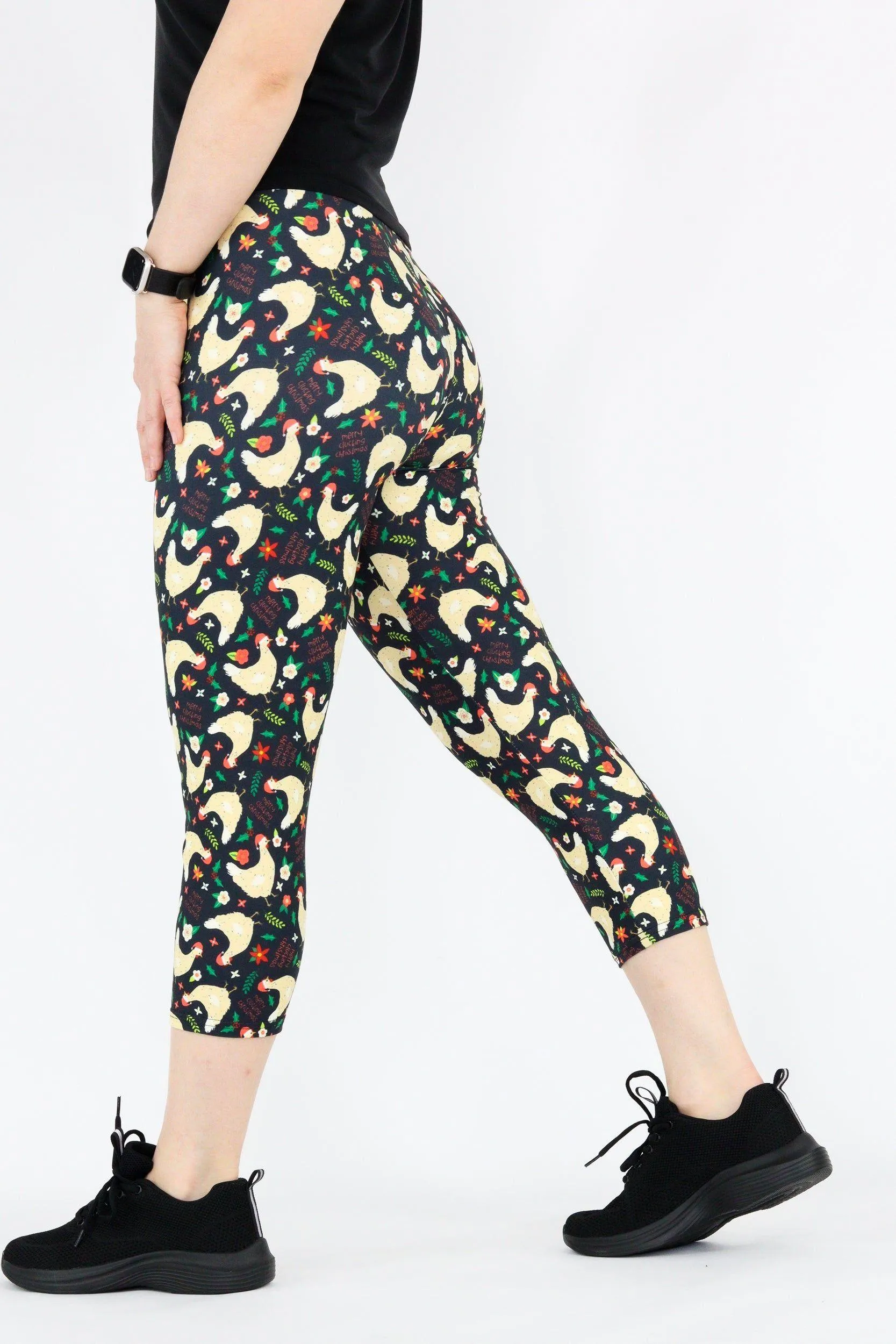 Merry Clucking Christmas - Casual Capri Leggings