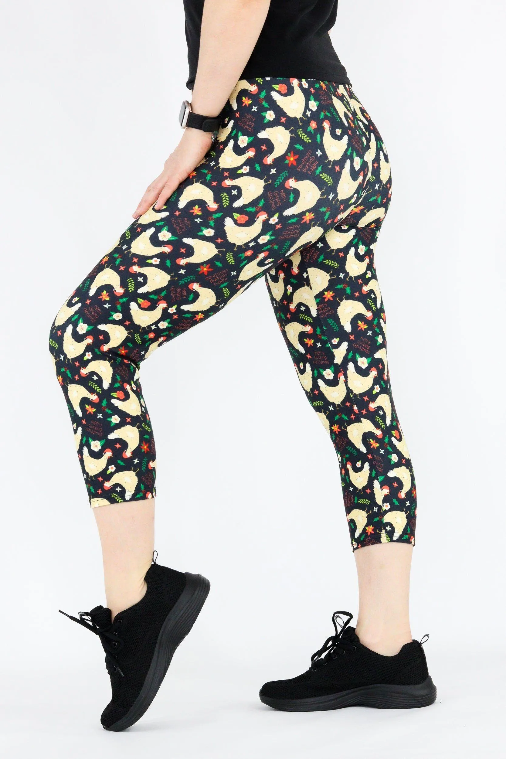 Merry Clucking Christmas - Casual Capri Leggings