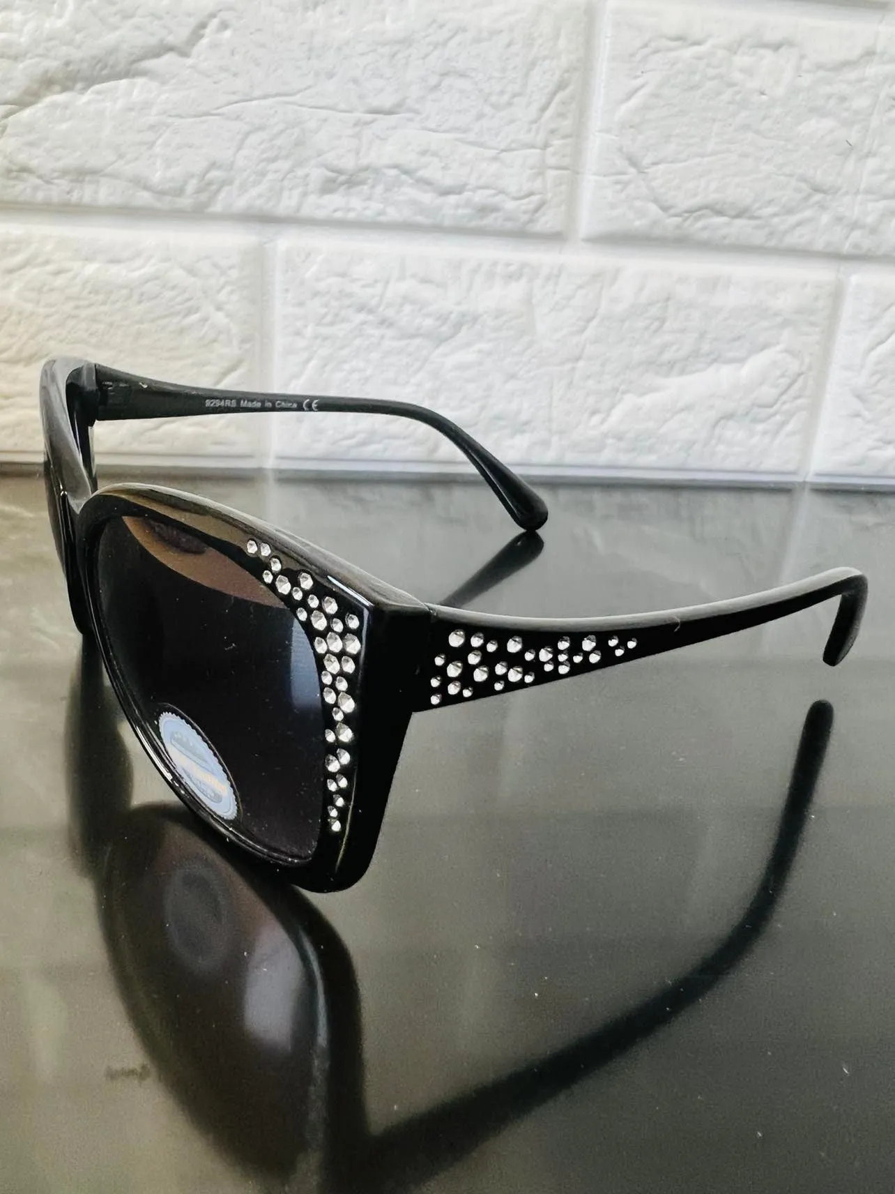 New Rep Designer Sunglasses, 400 UV Protection! Stylish Gradient Lenses! 9294RSBLK, Retails $40 