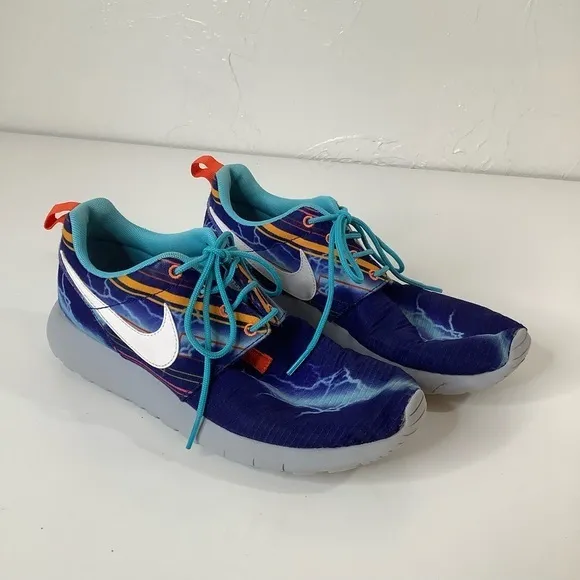 Nike Roshe run lighting bolt sneakers SZ 6.5 youth