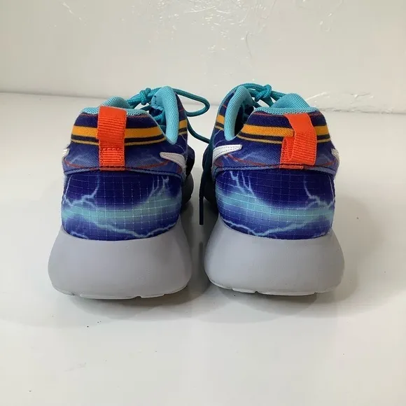 Nike Roshe run lighting bolt sneakers SZ 6.5 youth