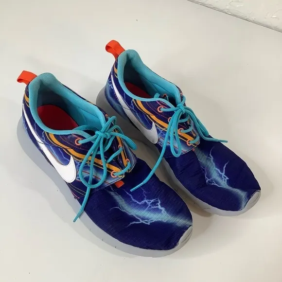 Nike Roshe run lighting bolt sneakers SZ 6.5 youth