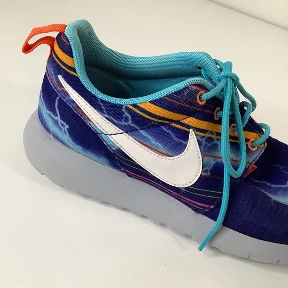 Nike Roshe run lighting bolt sneakers SZ 6.5 youth