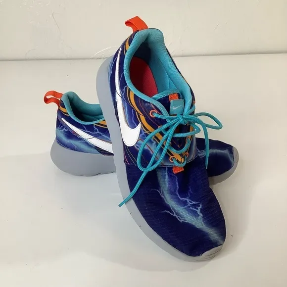 Nike Roshe run lighting bolt sneakers SZ 6.5 youth