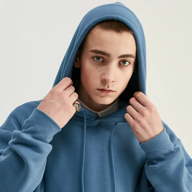 "ESSENTIAL" SWEATSHIRT BLEU HOODIE À CAPUCHE - URB1™
