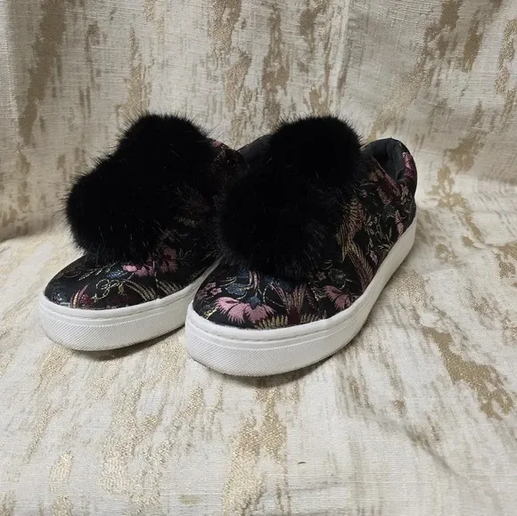 Sam Edelman Women's Embroidered Leya Fashion Sneakers PomPom Sz 9M