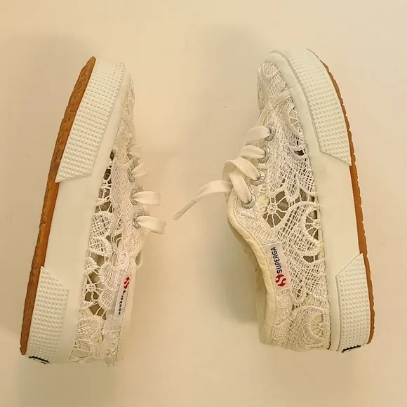 SUPERGA White Floral Lace Girl's Lace up Sneakers Size 8.5